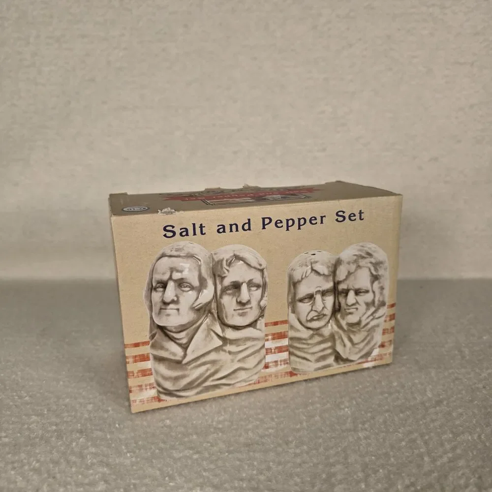 Vintage Mount Rushmore Souvenir Figural Salt and Pepper Shakers South Dakota NIB